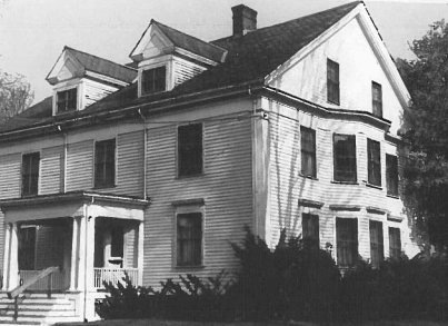 Cushing Farmhouse at 23 Oak Avenue